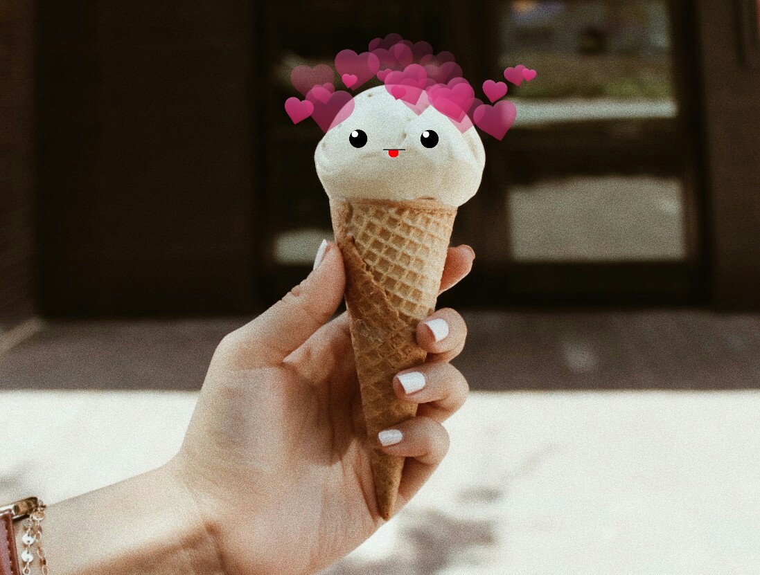 Love me ice cream. Любовь и мороженое. Мороженое с любовью рожок. Вязаное мороженое. Мороженое пикча.