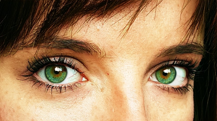 Цвета глаз в природе. Зеленый цвет глаз. Чисто зеленый цвет глаз. Люди с ярко зелеными глазами. Зелёный цвет глаз натуральный.