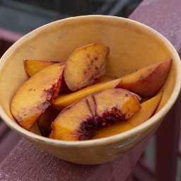 peaches organic localgrowers farmersmarket yellowpeach