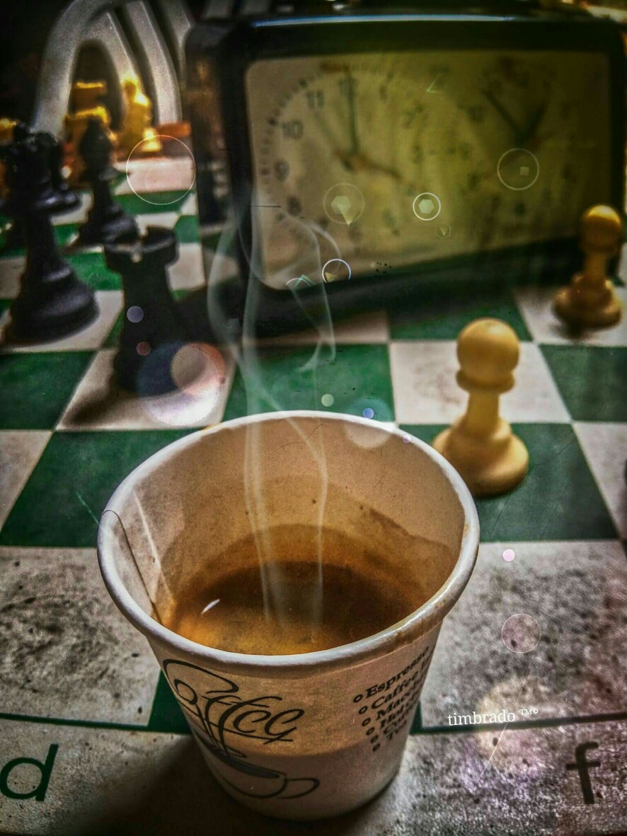 Играть шахматы кофе. Кофе и шахматы. Чай шахматы. Доброе шахматное утро. Доброе утро шахматы.