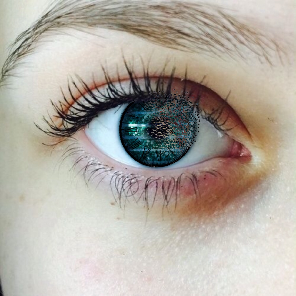 Голубые сапфировые глаза