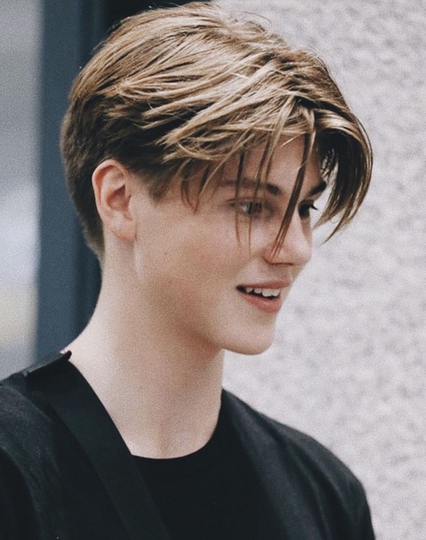 Day 8 Idols Sort Of Messy Hair Ruel