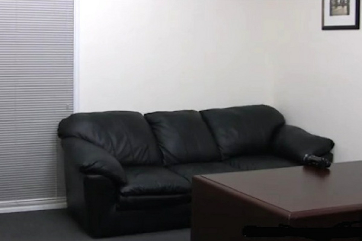 кожаный диван из порно фото 9
