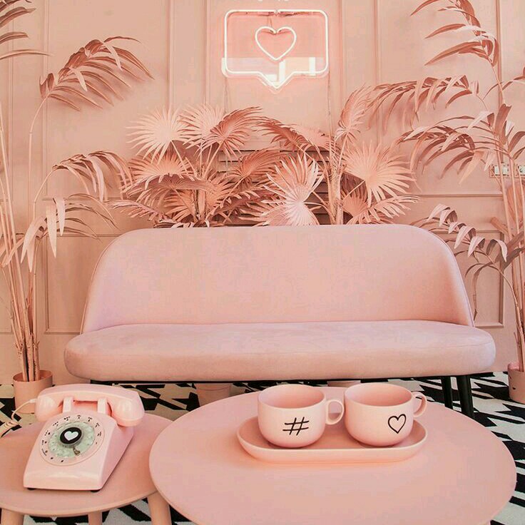 Màu hồng là sắc màu tươi vui, thú vị và ngọt ngào. Hình ảnh phòng ngủ được trang trí đầy màu sắc này sẽ đưa bạn đến một thế giới hạnh phúc và nhẹ nhàng.