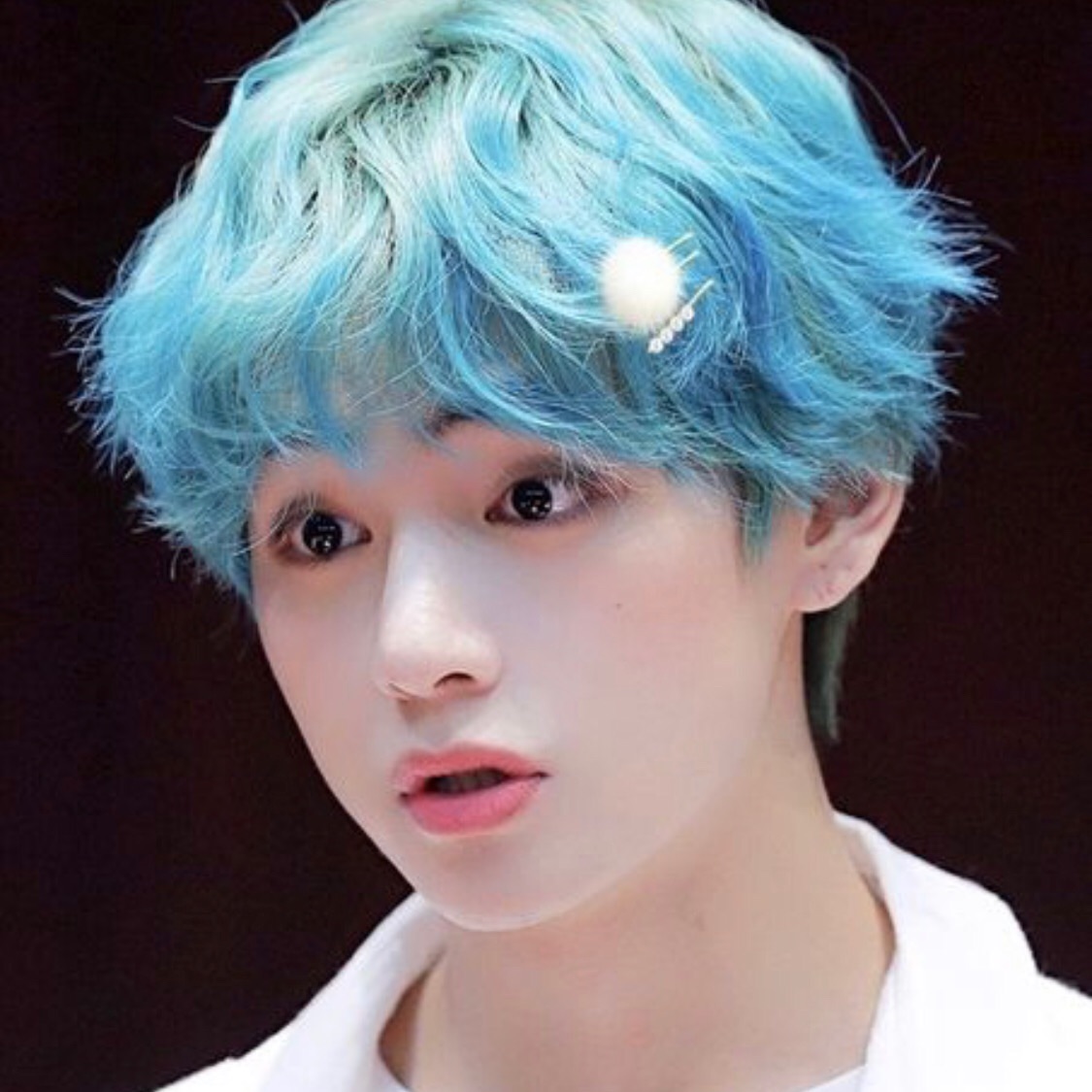 KIM TAEHYUNG with blue hair Blue is my favourite colour and v  is my bias   ARMYs Amino